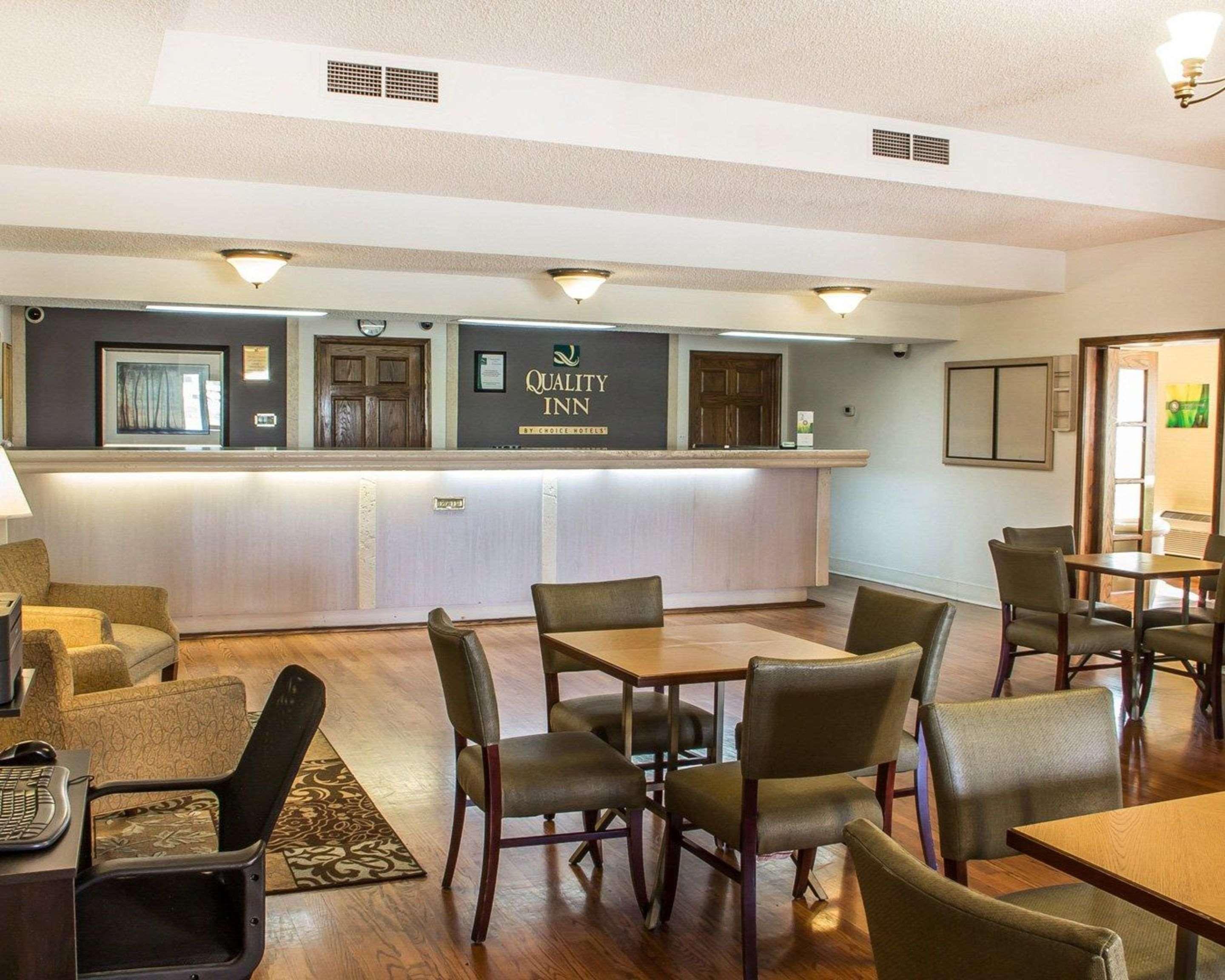 Quality Inn Tulsa Central Esterno foto
