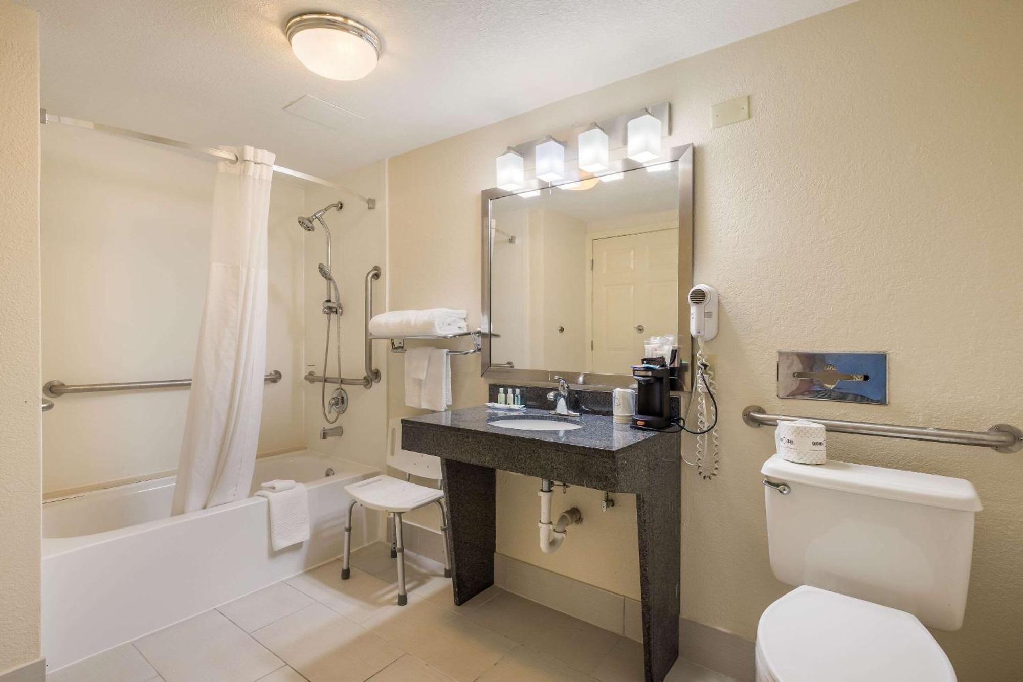 Quality Inn Tulsa Central Esterno foto