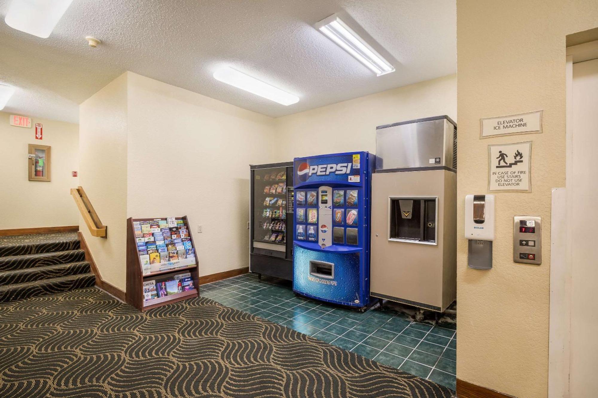 Quality Inn Tulsa Central Esterno foto